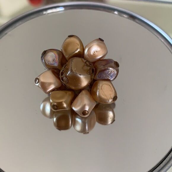 Vtg  round cluster clip on earrings - Picture 4 of 6